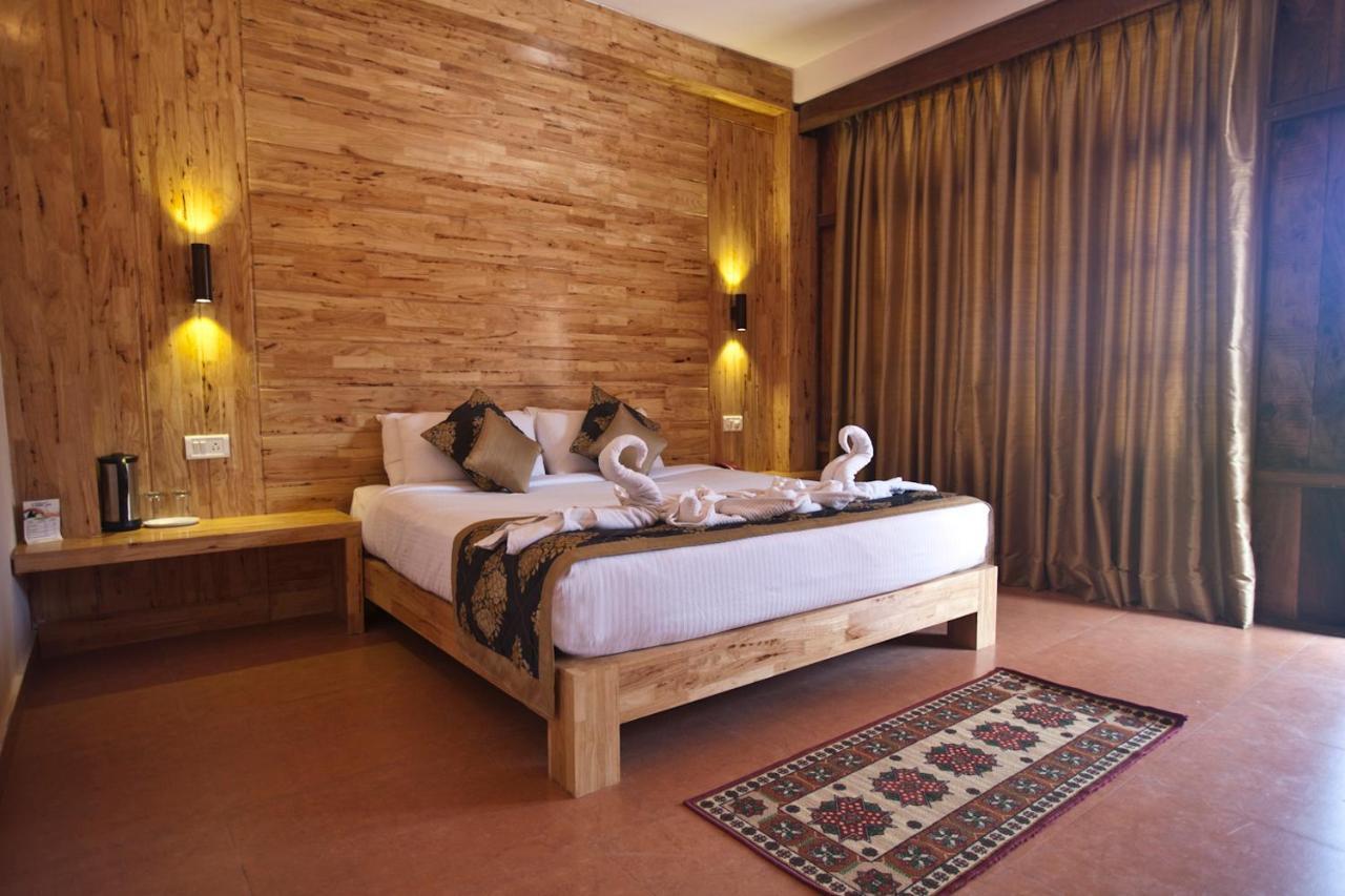 Symphony Palms Beach Resort And Spa Govind Nagar Exterior foto
